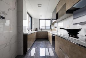 跃层住宅设计,一楼中式厨房装修设计图,杭州最好的跃层装修公司 临安苕溪壹号简欧轻奢别墅装修案例赏析